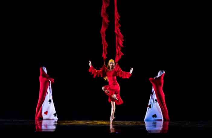 MOMIX Alice