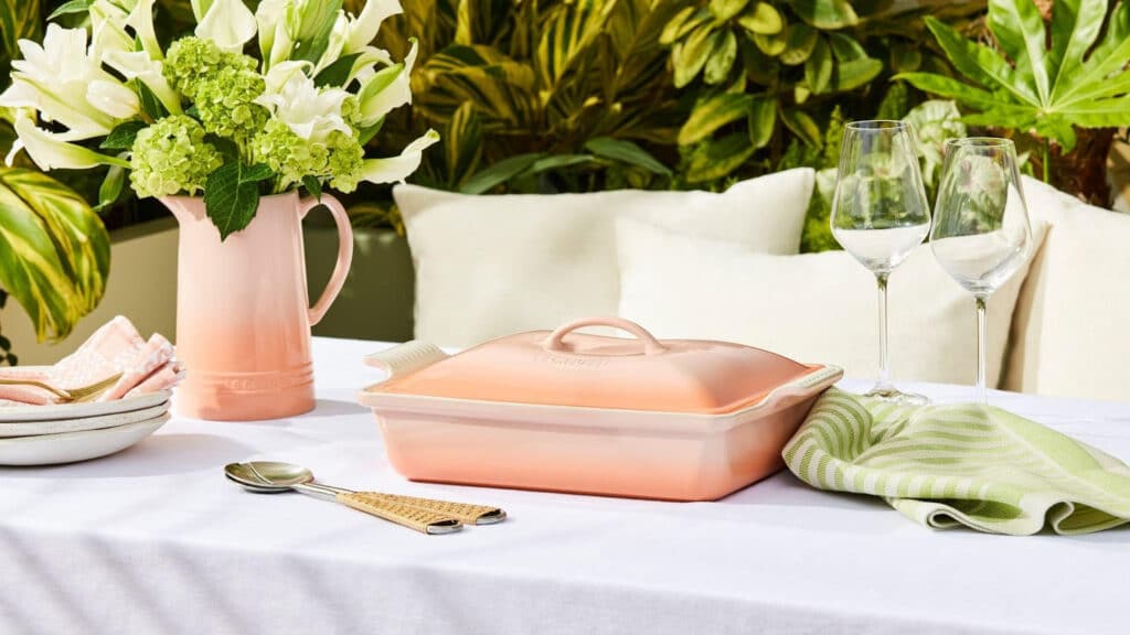 Le Creuset apresenta campanha de Inverno com lançamento global da cor Pêche
