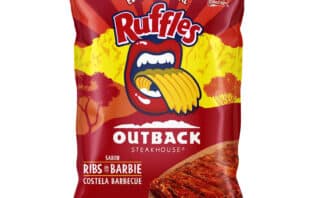 Ruffles® e Outback se unem em parceria inédita para lançar novo sabor “Ribs on The Barbie - Costela Barbecue”