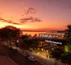 Drinks autorais e vista aberta para o Lago: uma experiência no Doma Rooftop