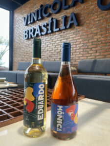 Vinícola Brasília e Bloco Eduardo & Mônica lançam vinhos exclusivos para o Carnaval de 2025