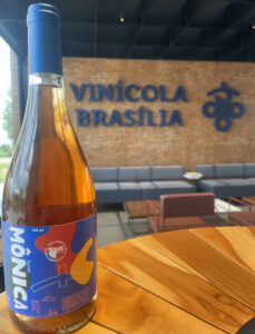 Vinícola Brasília e Bloco Eduardo & Mônica lançam vinhos exclusivos para o Carnaval de 2025