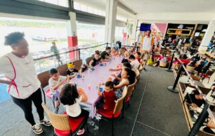 Pier 21 celebra 25 anos com atrações para toda a família Oficina de Slime