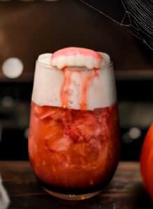 ÔMadá e Posto 6 também entram no clima do Halloween com o drink Beijo do Vampiro
