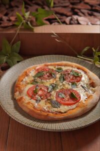 Pizza de marguerita e Misto na ciabatta (A Saideira - Créditos: Divulgação)