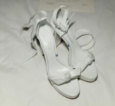 Após casamento que parou São Paulo, Esther Marques conta detalhes dos sapatos feitos exclusivamente para acompanhar vestido histórico da Alaïa