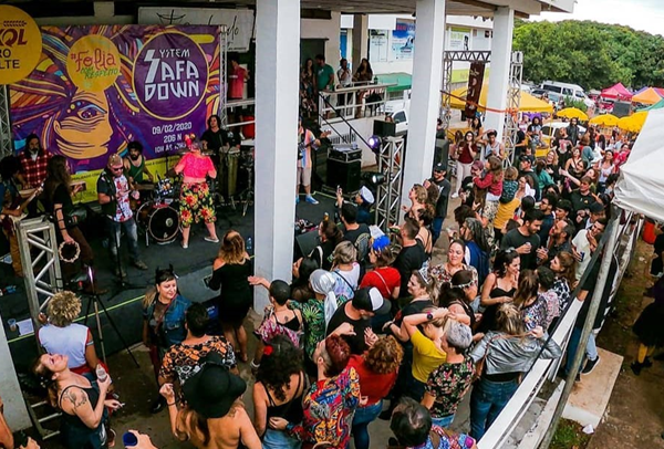 Bloco System Safadown celebra cinco anos de rock, rua e resistência no carnaval de Brasília
