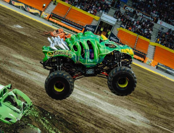 HOT WHEELS MONSTER TRUCKS LIVE™