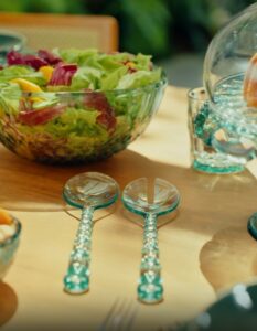 Oba Hortifruti lança nova campanha de selos com itens da italiana Guzzini