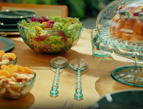 Oba Hortifruti lança nova campanha de selos com itens da italiana Guzzini