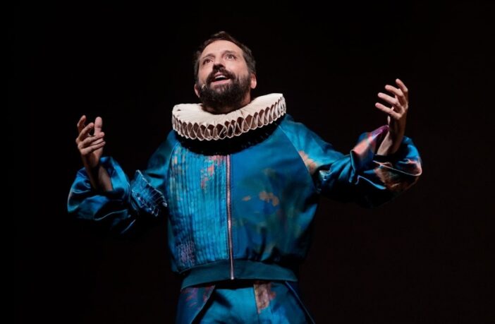 Gregório Duvivier transforma poesia em comédia em “O Céu da Língua”