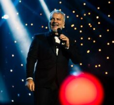 Clássicos de Frank Sinatra ganham tributo em voz e piano no Teatro Nacional