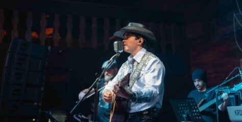 Revivendo os clássicos: Gigio Teixeira homenageia raízes do country em Nashville