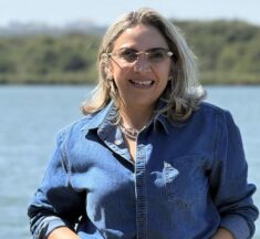 Karl Jeanneth celebra 10 anos do Cheia de Segredos e amplia atuação com novos projetos em Brasília