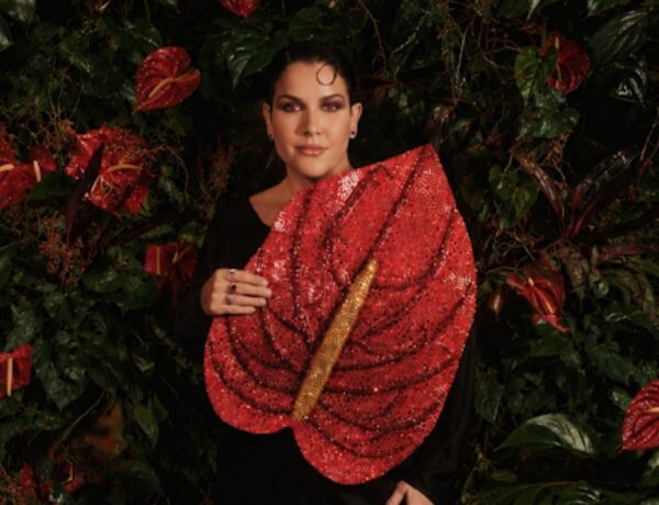 Ju Ferraz aposta em antúrio escultural para traduzir o tema do Baile da Sephora